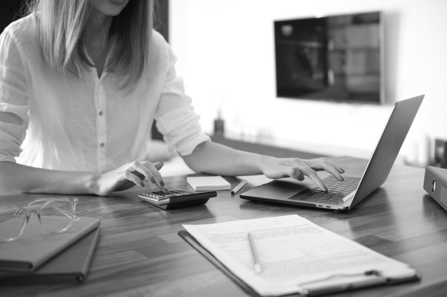 Detaillierte Finanzberichte und Analysewerkzeuge